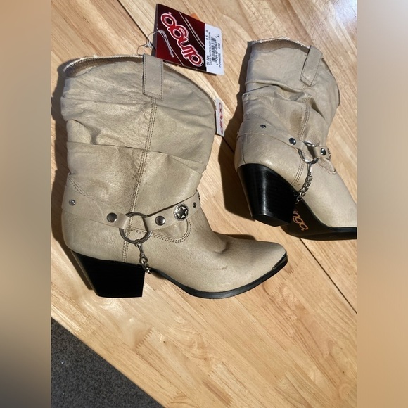 Dingo Ladies Tan pig slouch w/ harness in size 9.5 medium - Picture 2 of 15